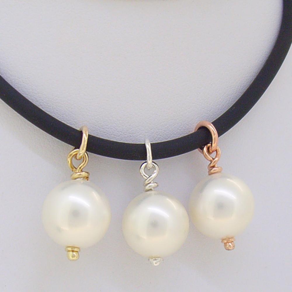 9ct Rose Gold 12mm Shell Pearl Leather Necklace