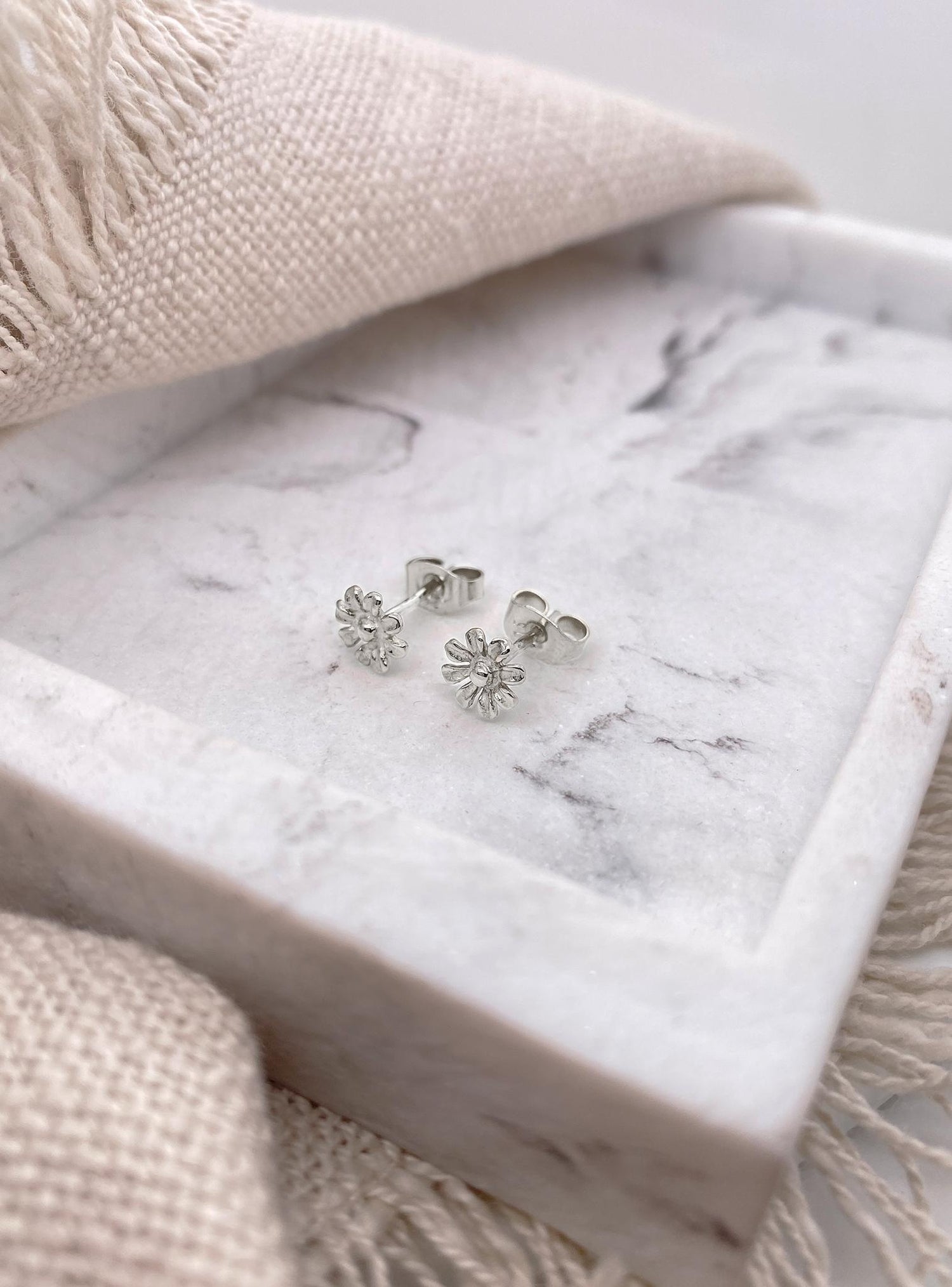 Sterling Silver 7mm Daisy Flower Charm Stud Earrings