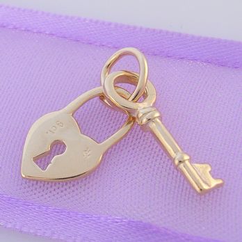 9CT GOLD PADLOCK AND KEY DESIGN CHARM PENDANT - 9Y_HR685