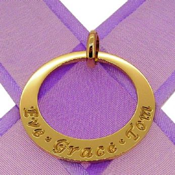 9CT GOLD 29mm CIRCLE OF LIFE PERSONALISED FAMILY NAME PENDANT