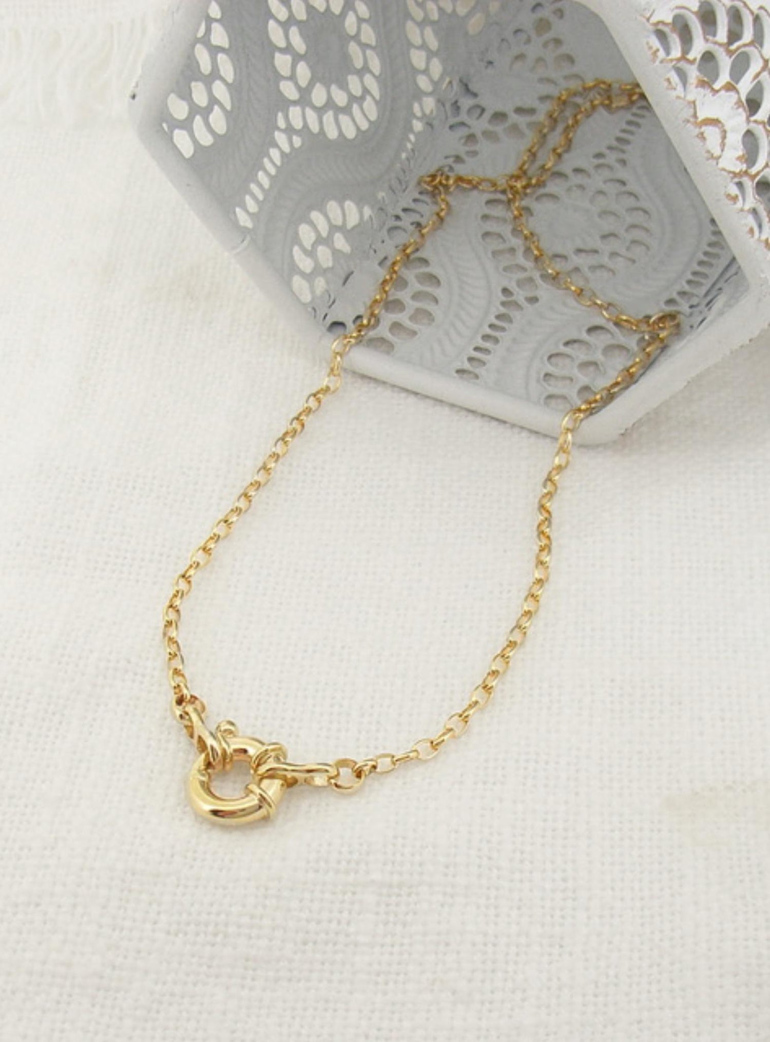 Oval Belcher 2.2mm Chain Necklace With Bolt Ring in 9ct Gold