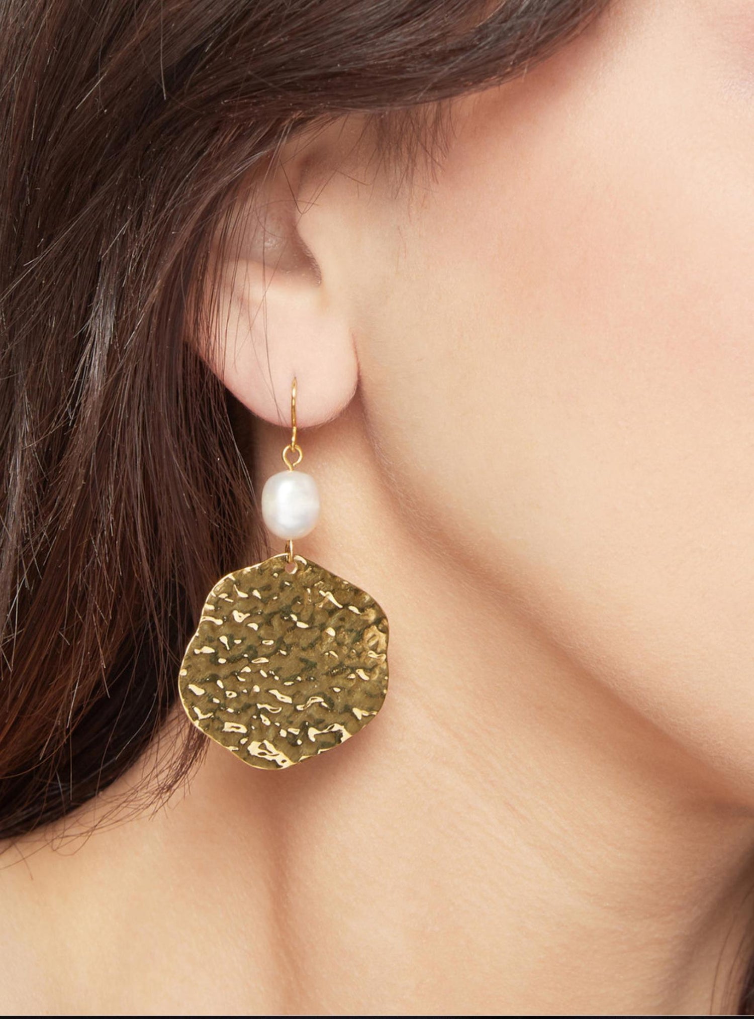 Pastiche Textured Haven Pearl Earrings in Gold