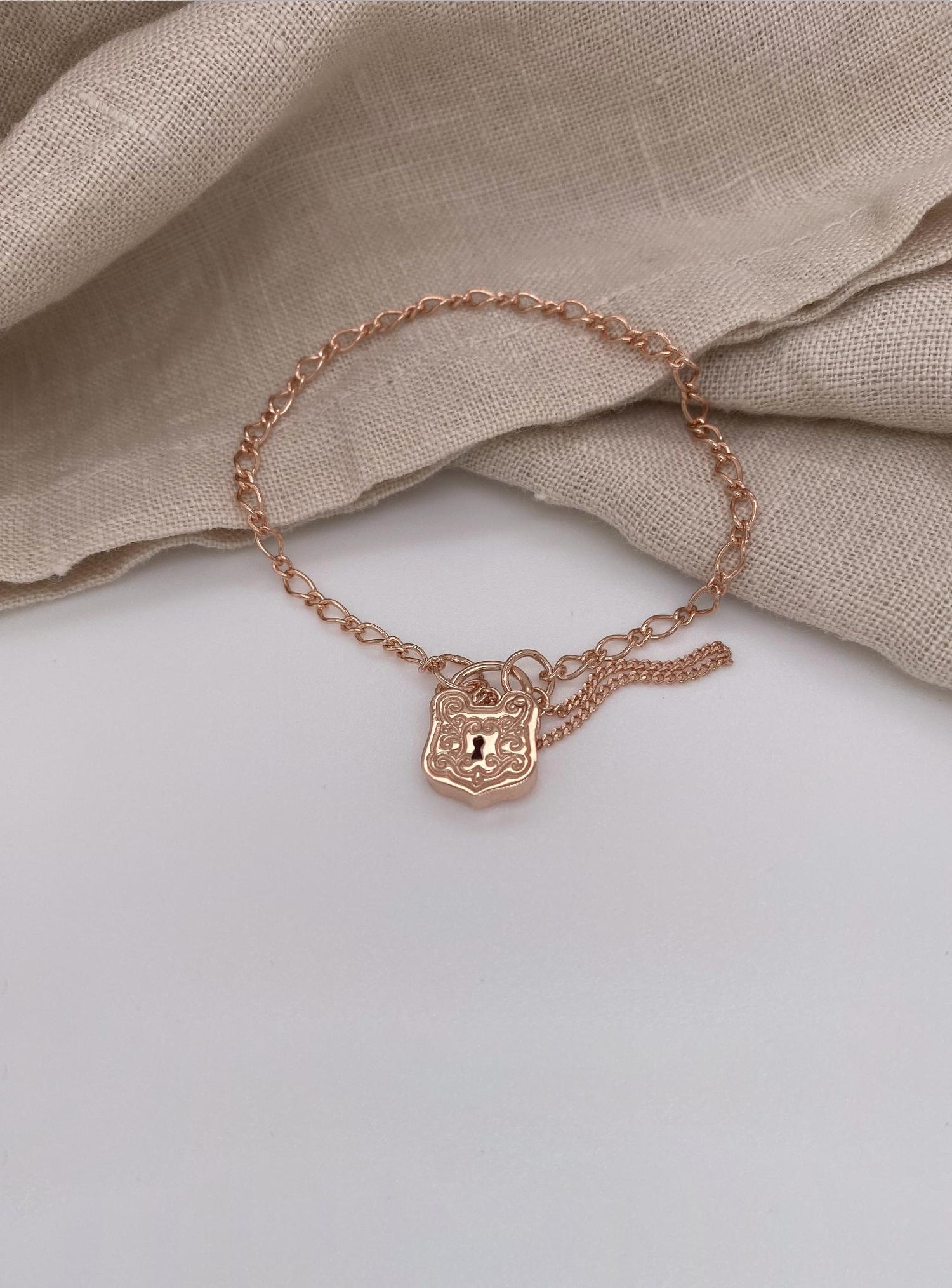 Figaro Curb Shield Padlock Bracelet in Rose