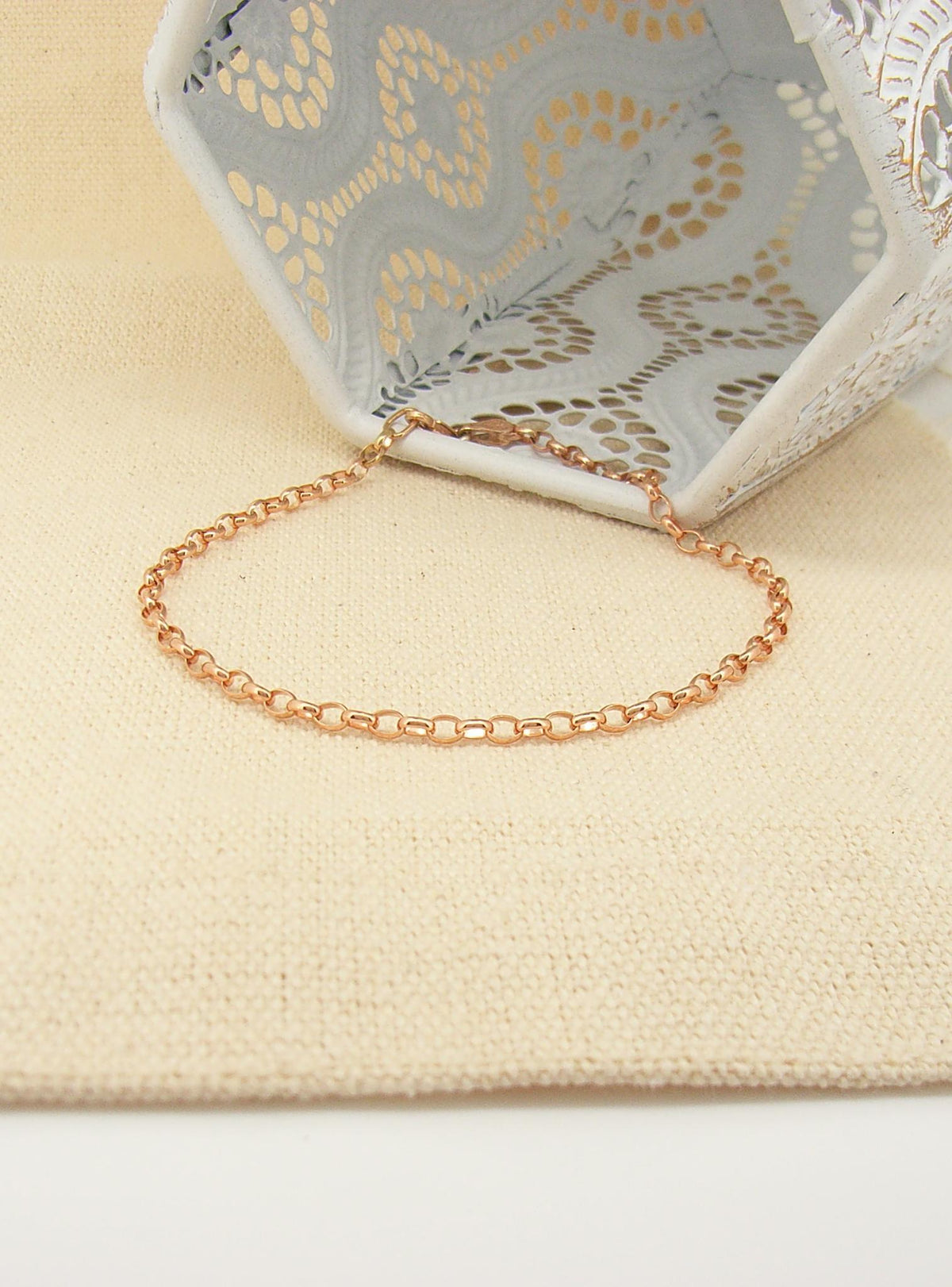 Oval Belcher Link Bracelet in 9ct Rose Gold