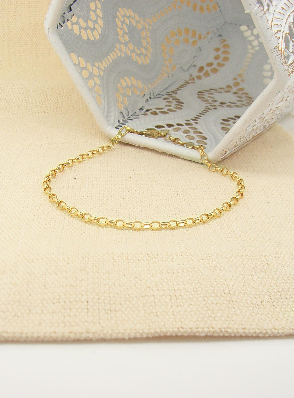 Oval Belcher Link Bracelet in 9ct Gold