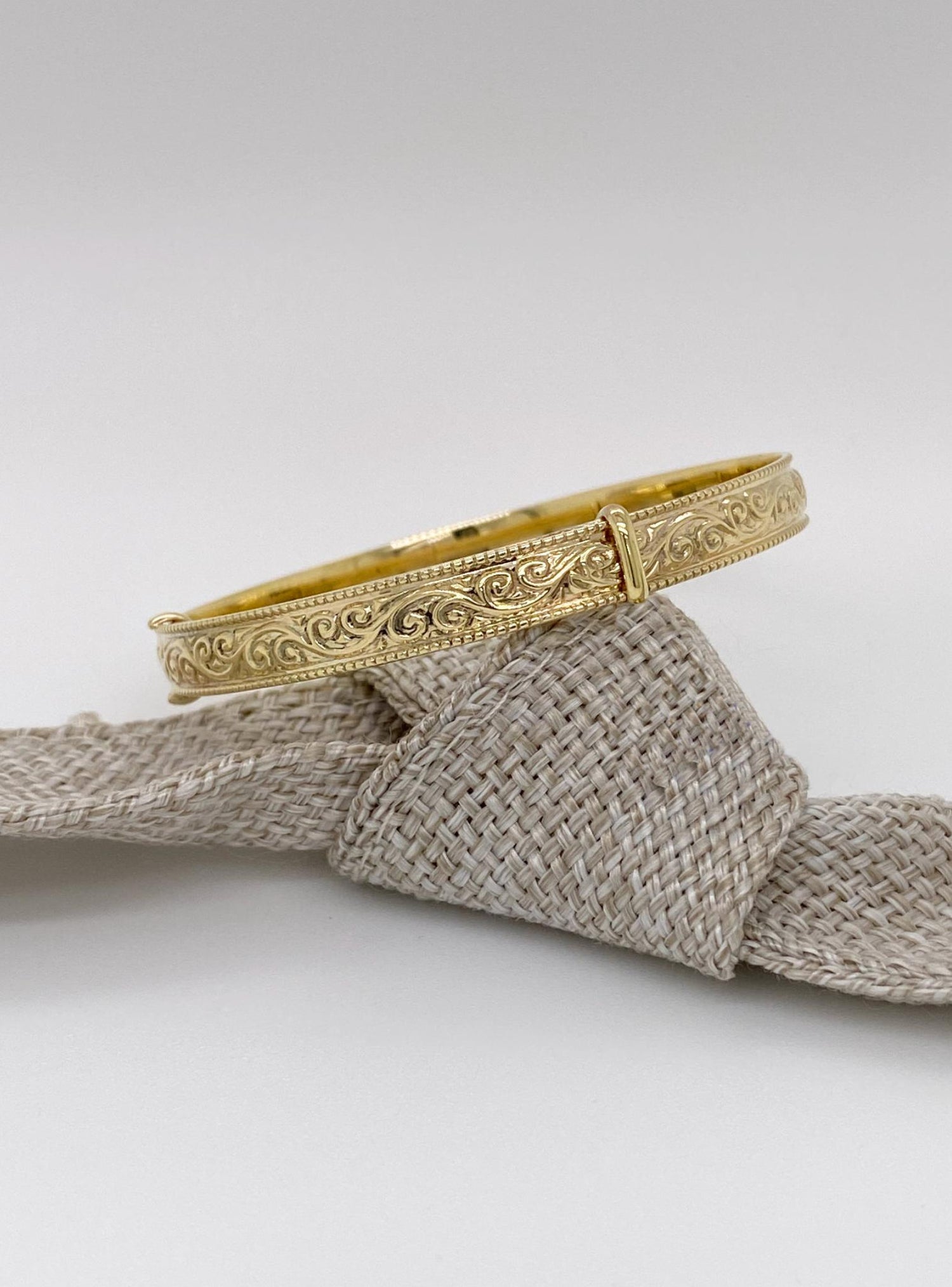 Expanding Filigree Embossed 6mm Bangle All Sizes in 9ct Gold