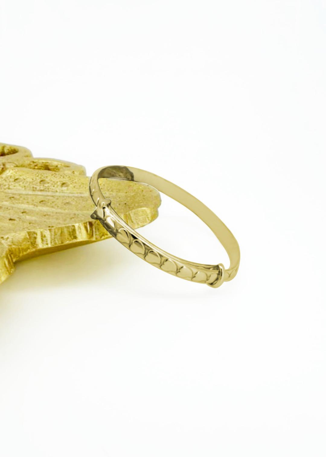 Never-ending Love Hearts Expanding Bangle in 9ct Gold